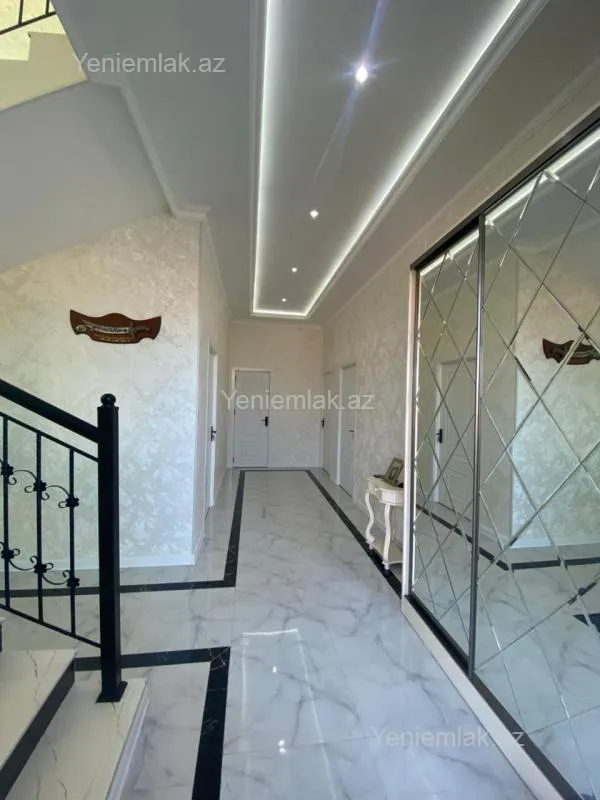 Satılır 6 otaqlı həyət evi 300 m²