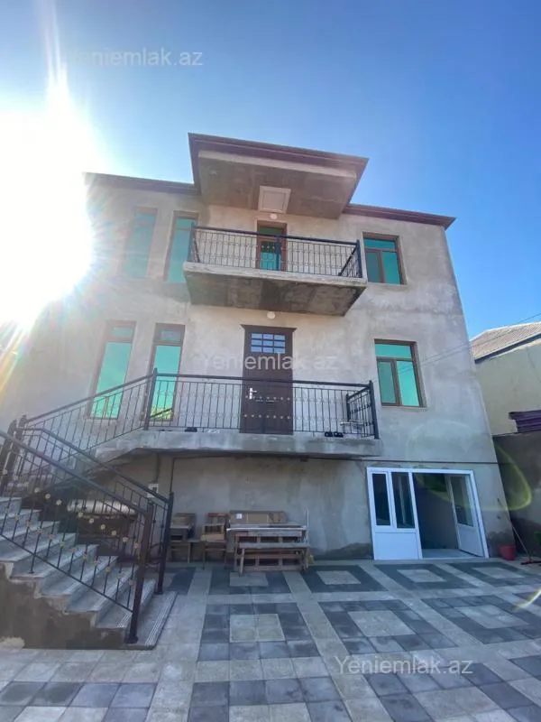 Satılır 6 otaqlı həyət evi 300 m²