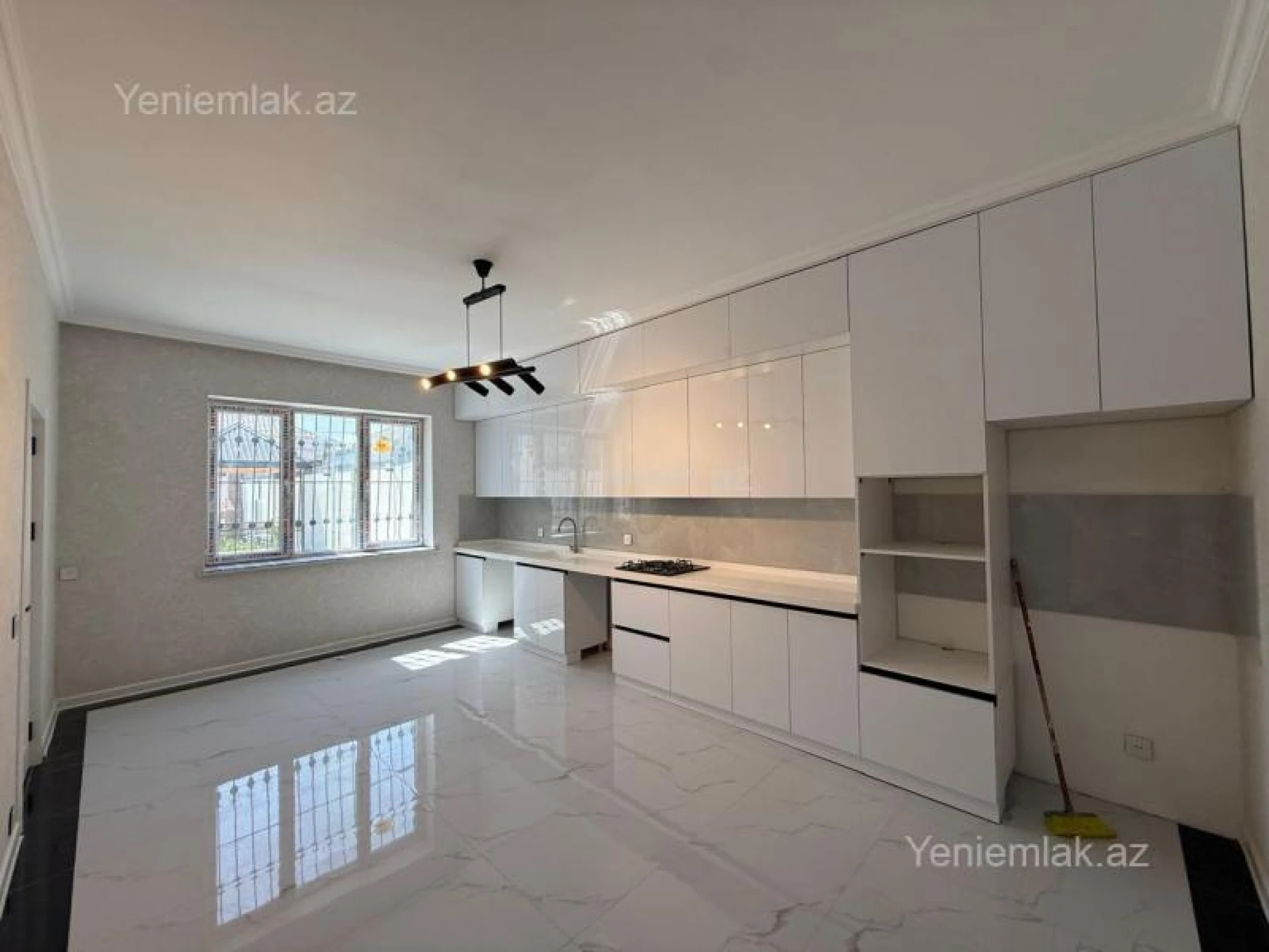 Satılır 6 otaqlı həyət evi 220 m²