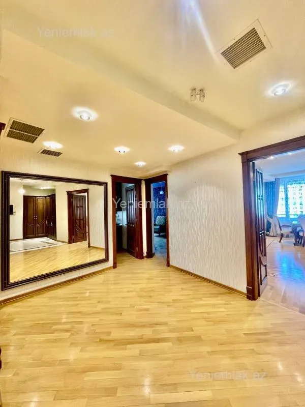 Satılır 7 otaqlı yeni tikili 350 m²