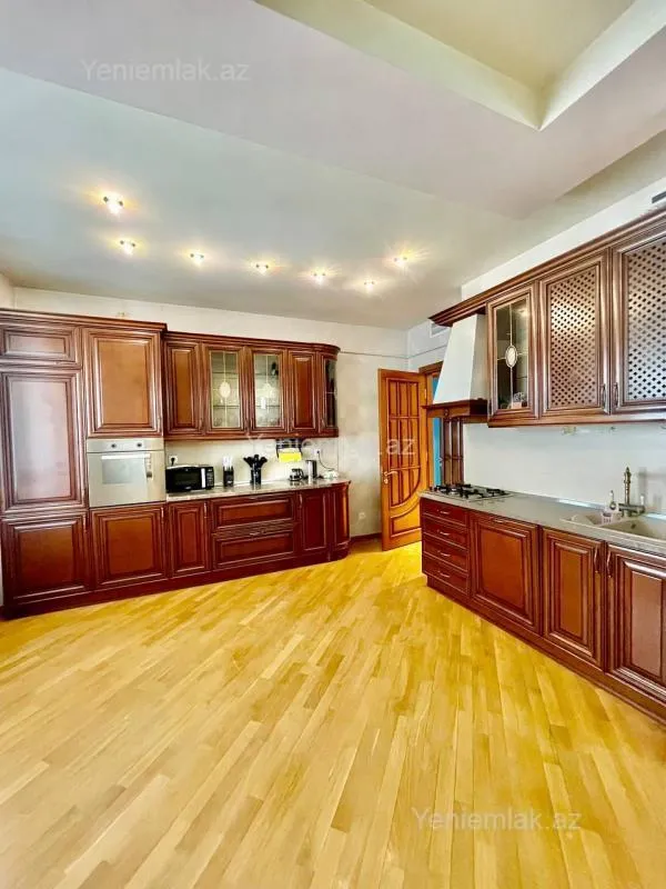 Satılır 7 otaqlı yeni tikili 350 m²