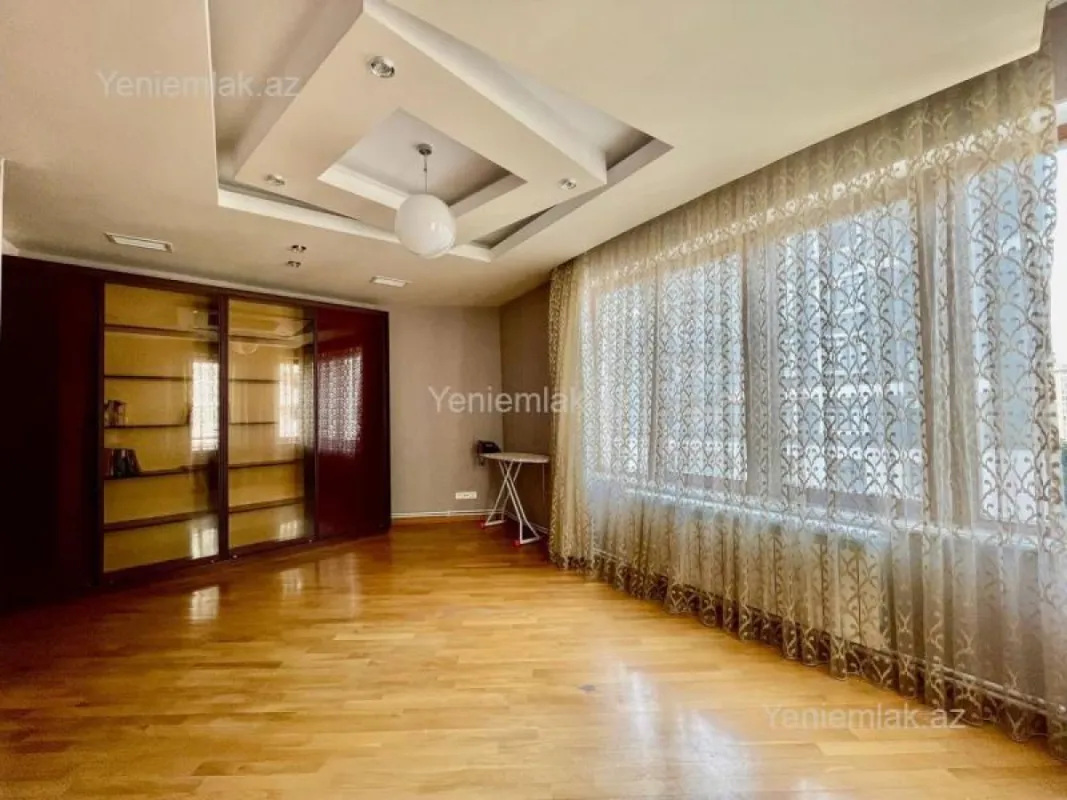 Satılır 7 otaqlı yeni tikili 350 m²