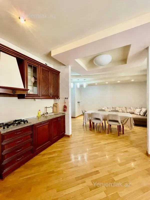 Satılır 7 otaqlı yeni tikili 350 m²