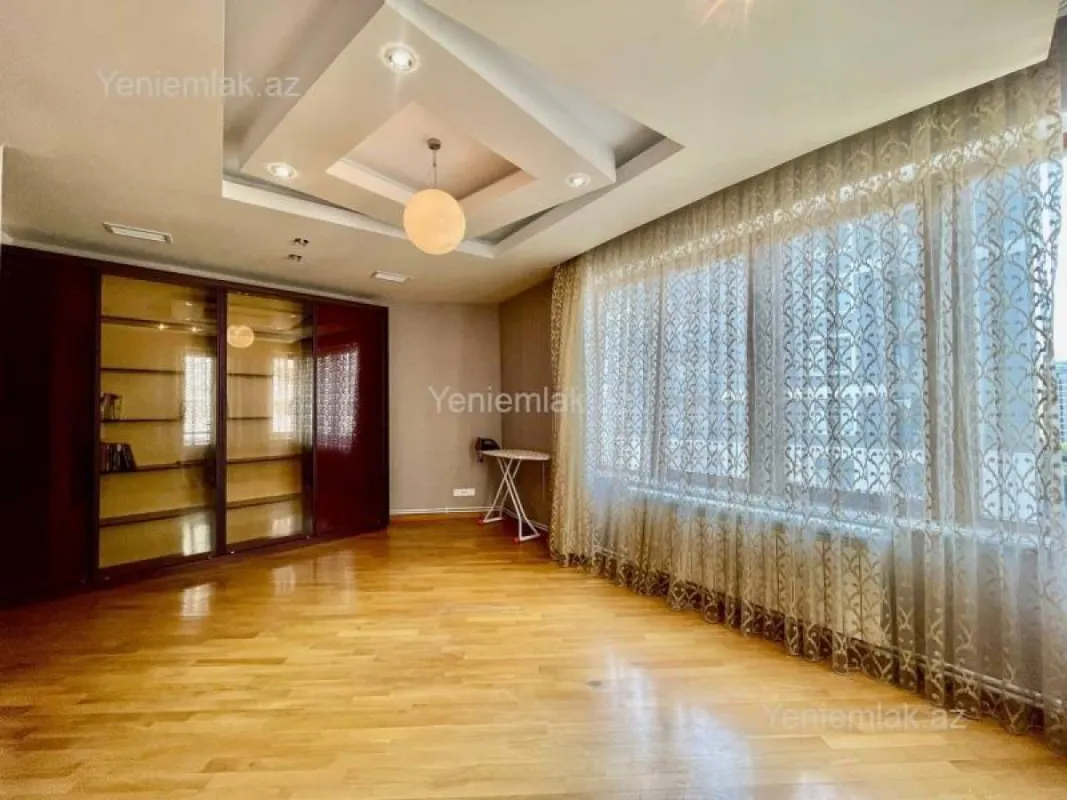 Satılır 7 otaqlı yeni tikili 350 m²