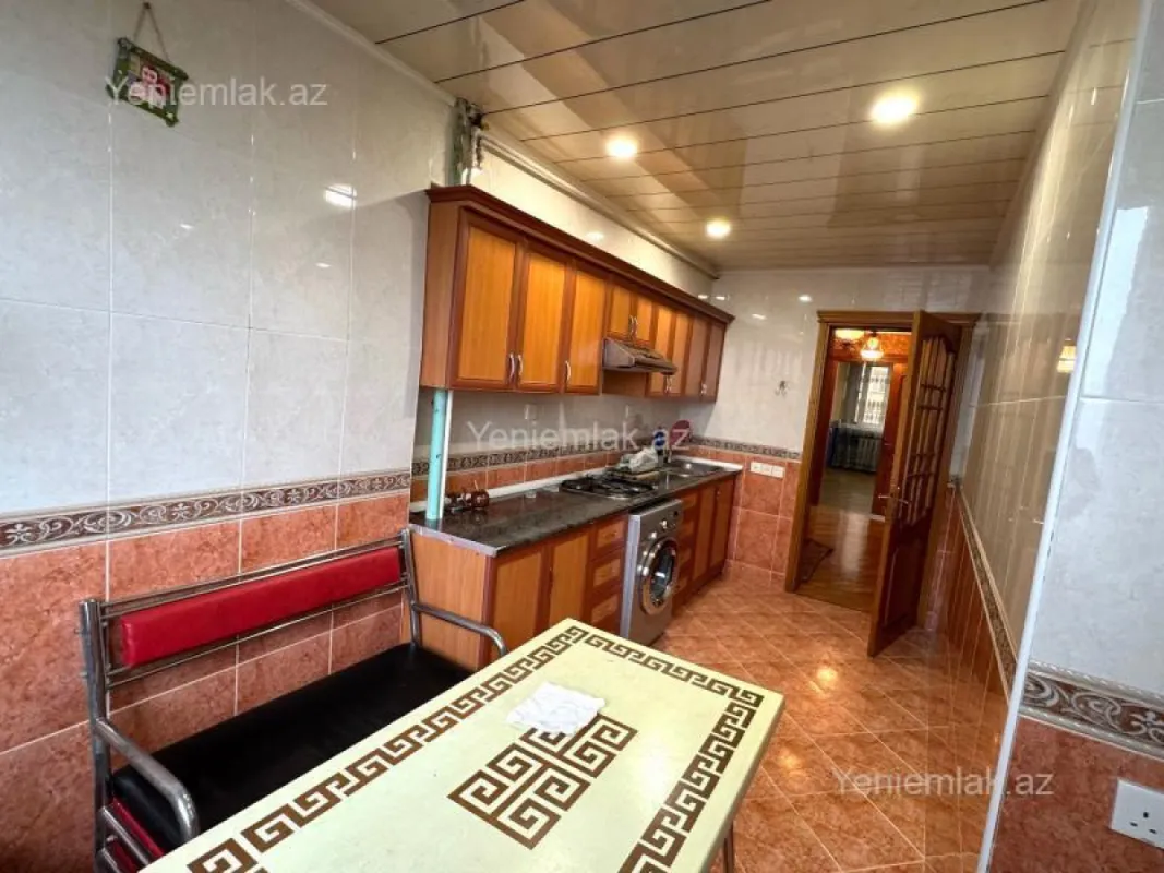 Satılır 3 otaqlı köhnə tikili 100 m²