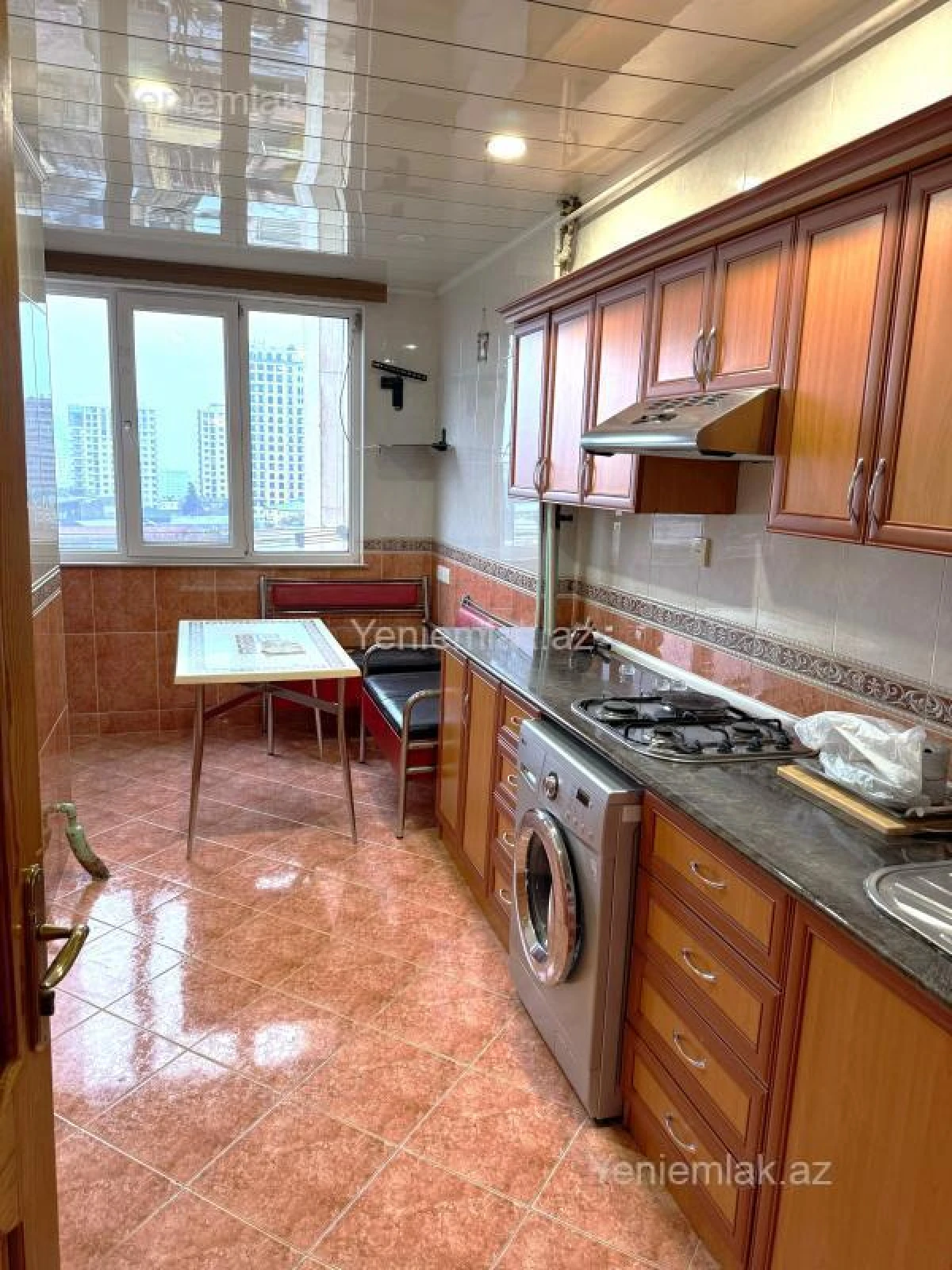 Satılır 3 otaqlı köhnə tikili 100 m²