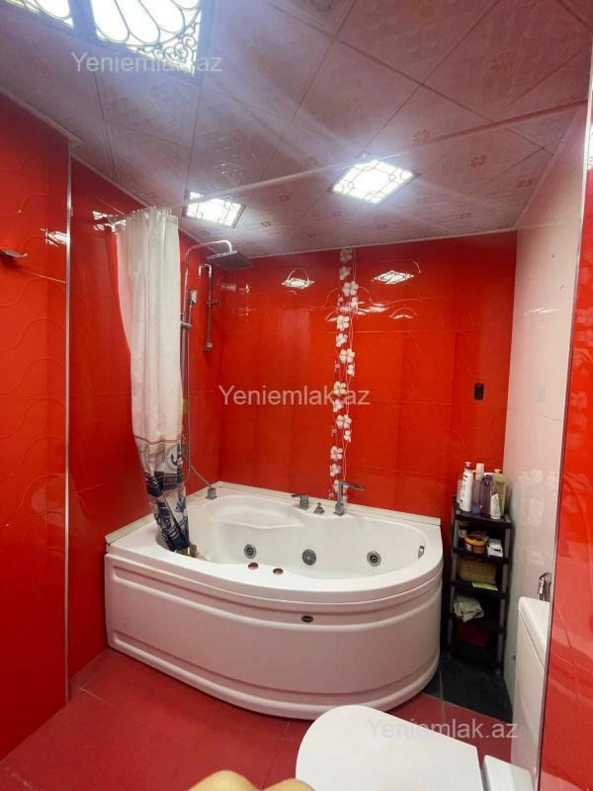 Satılır 3 otaqlı yeni tikili 130 m²