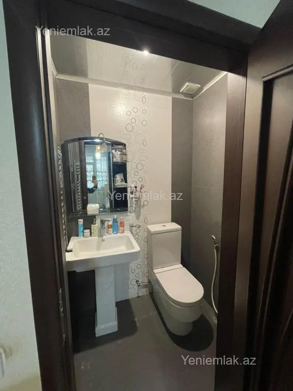 Satılır 3 otaqlı yeni tikili 130 m²