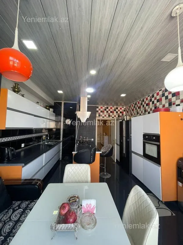 Satılır 3 otaqlı yeni tikili 130 m²