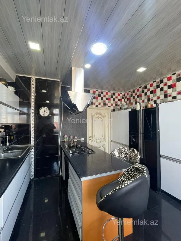 Satılır 3 otaqlı yeni tikili 130 m²