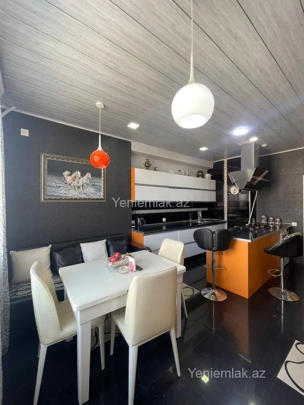 Satılır 3 otaqlı yeni tikili 130 m²