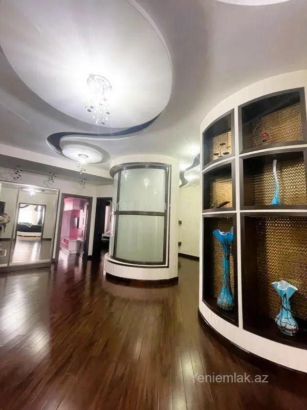 Satılır 3 otaqlı yeni tikili 165 m²