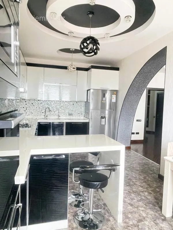 Satılır 3 otaqlı yeni tikili 165 m²