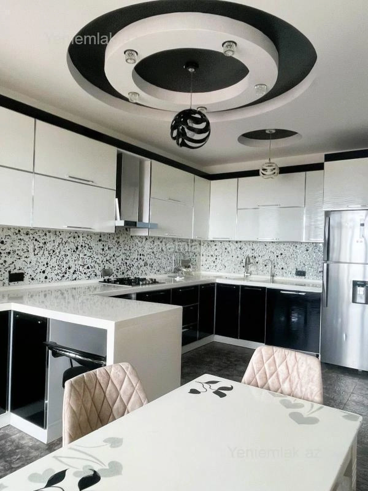 Satılır 3 otaqlı yeni tikili 165 m²