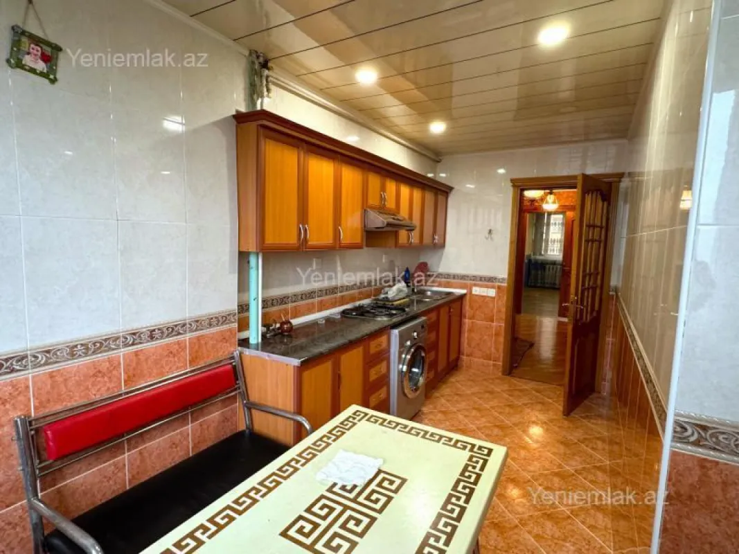 Satılır 3 otaqlı köhnə tikili 100 m²