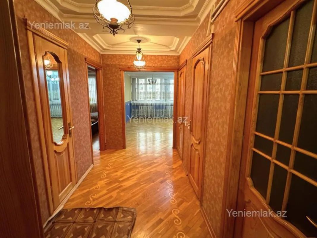 Satılır 3 otaqlı köhnə tikili 100 m²