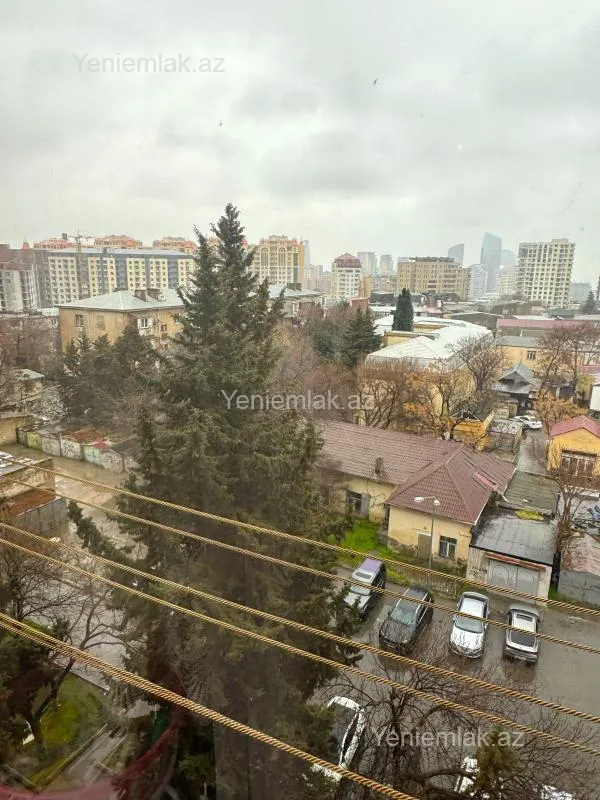 Satılır 3 otaqlı köhnə tikili 100 m²