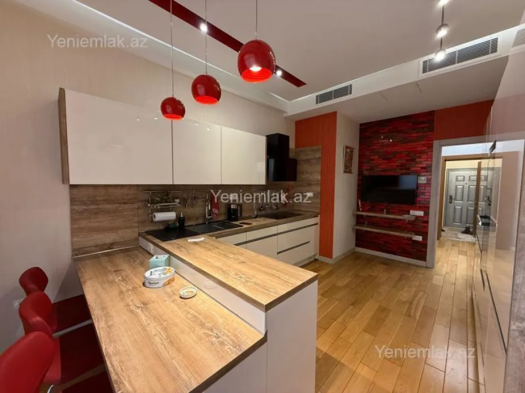 Satılır 4 otaqlı yeni tikili 150 m²