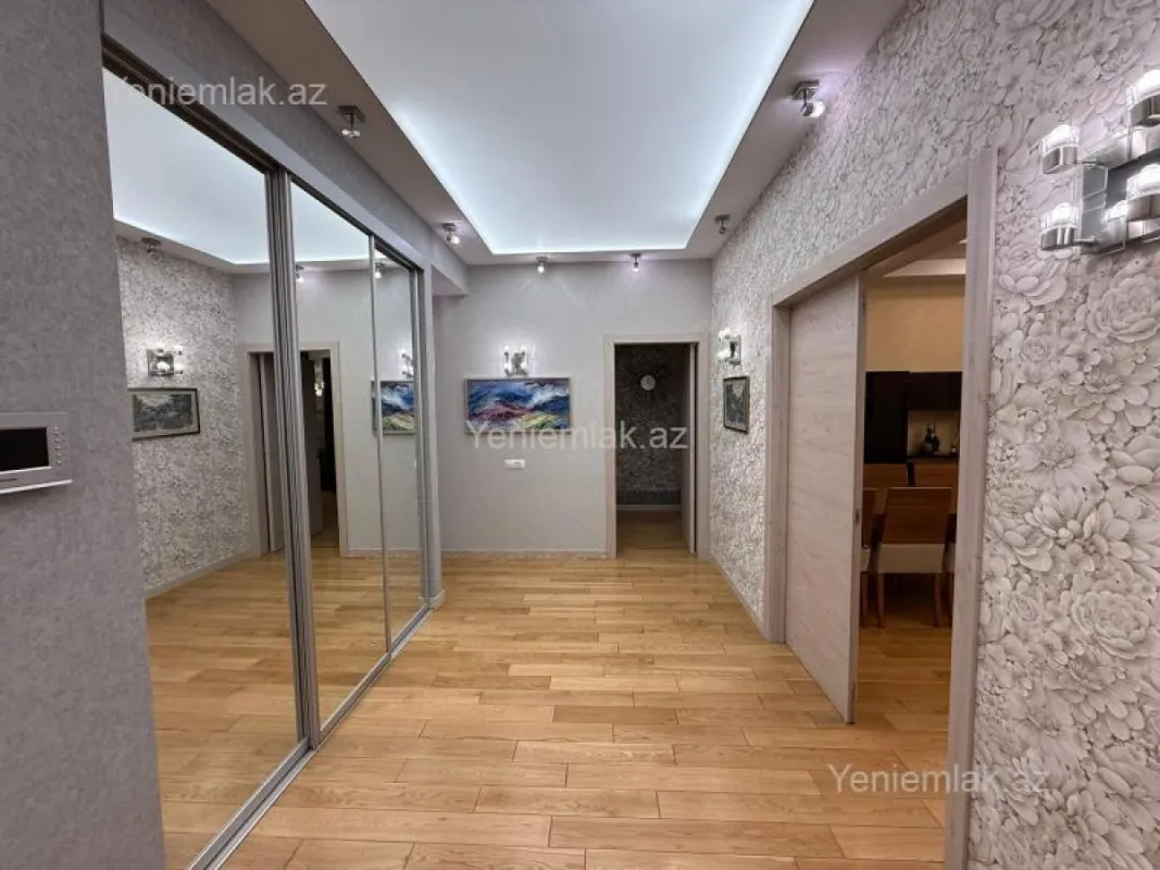 Satılır 4 otaqlı yeni tikili 150 m²