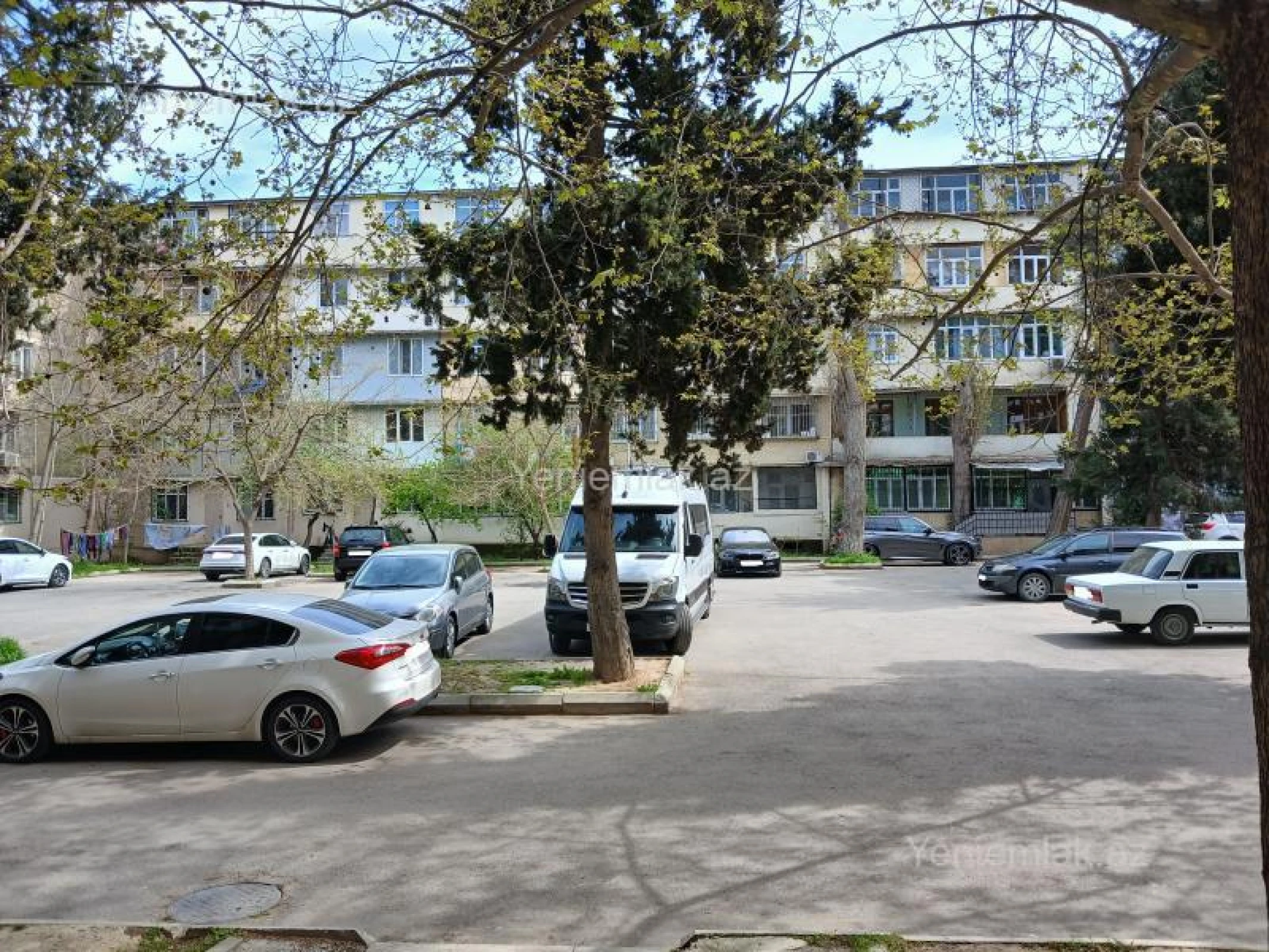 Satılır 3 otaqlı köhnə tikili 90 m²