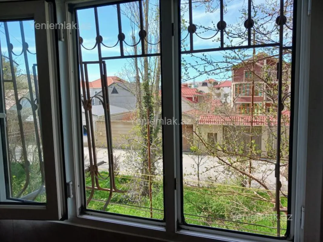 Satılır 3 otaqlı köhnə tikili 90 m²