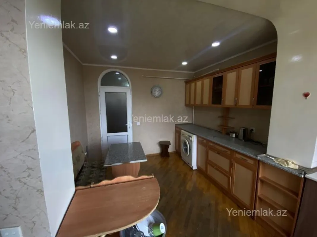 Satılır 3 otaqlı köhnə tikili 90 m²