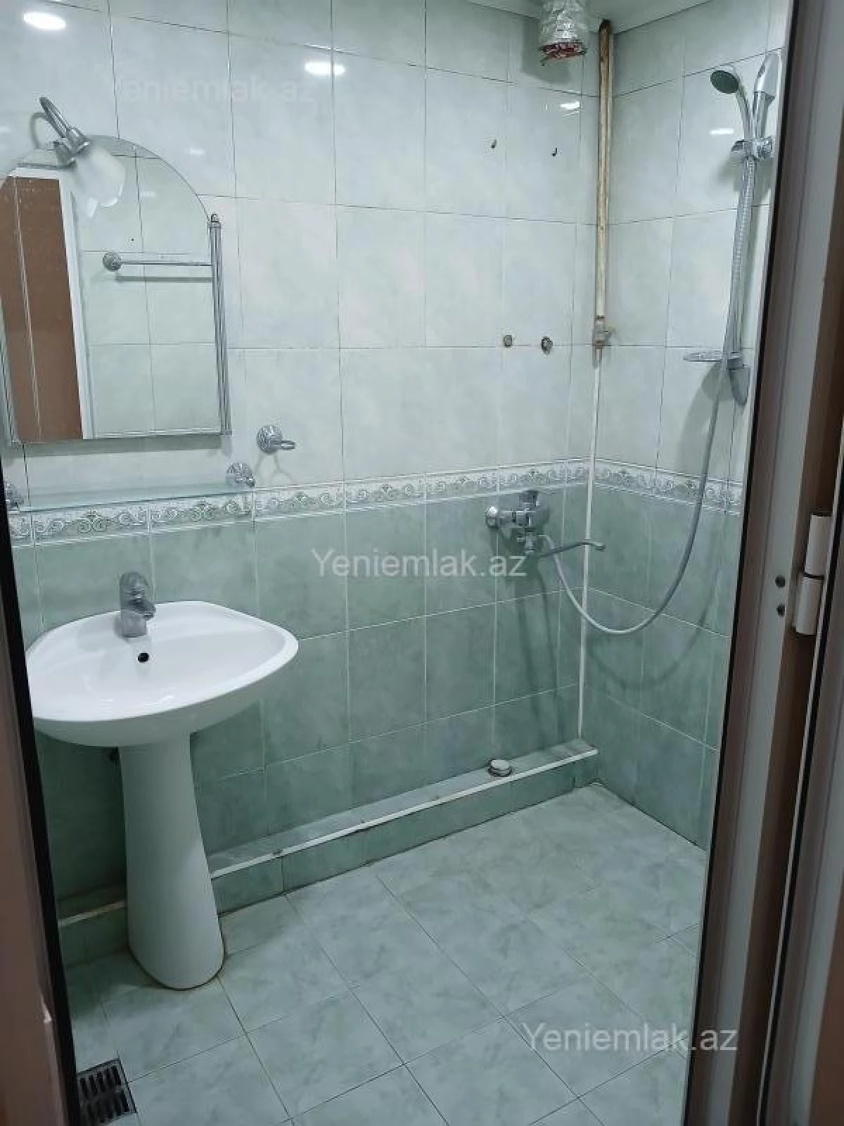 Satılır 3 otaqlı köhnə tikili 90 m²