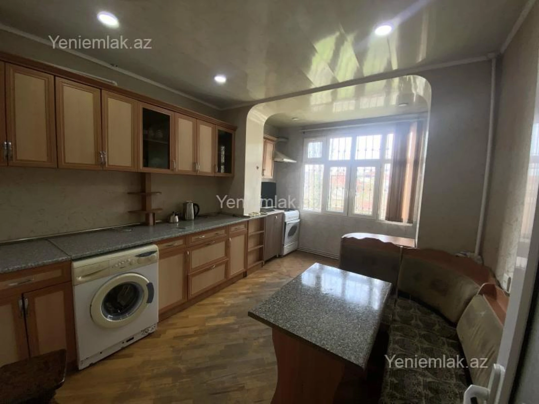 Satılır 3 otaqlı köhnə tikili 90 m²