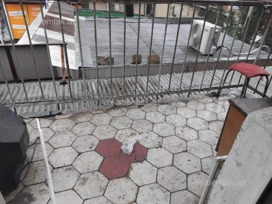 Satılır 1 otaqlı köhnə tikili 30 m²