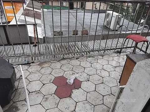 Satılır 1 otaqlı köhnə tikili 30 m²