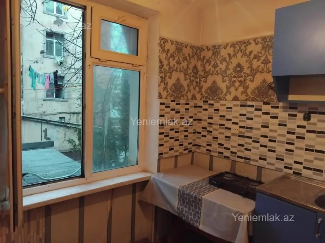 Satılır 1 otaqlı köhnə tikili 30 m²
