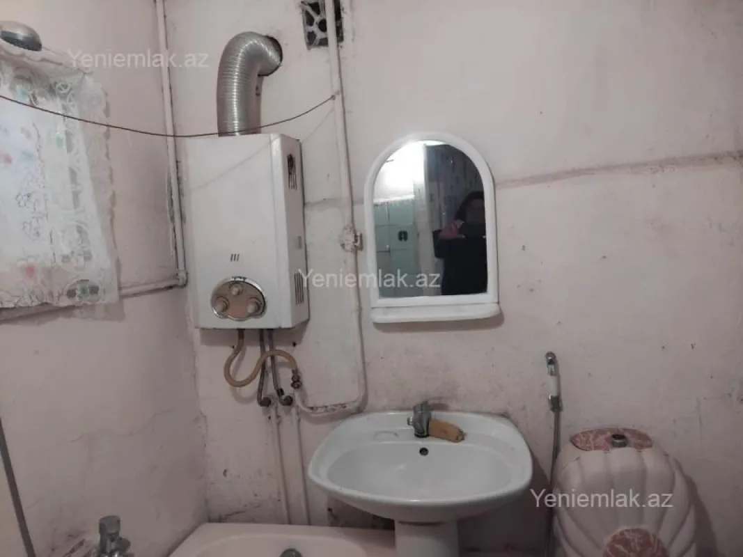 Satılır 1 otaqlı köhnə tikili 30 m²