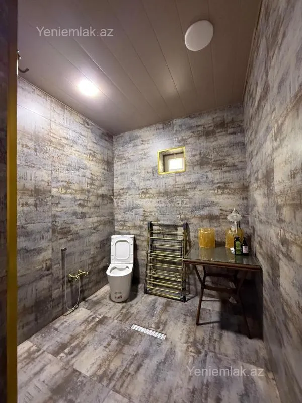 Satılır 6 otaqlı həyət evi 240 m²