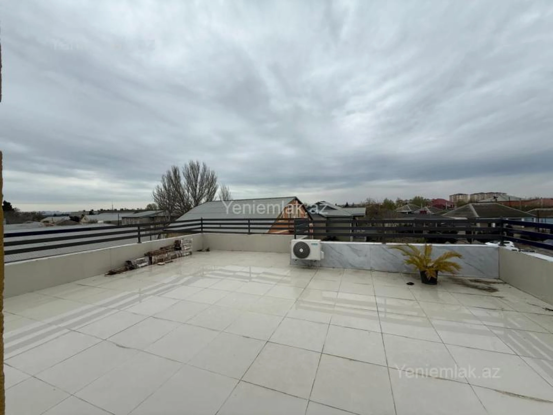 Satılır 6 otaqlı həyət evi 240 m²