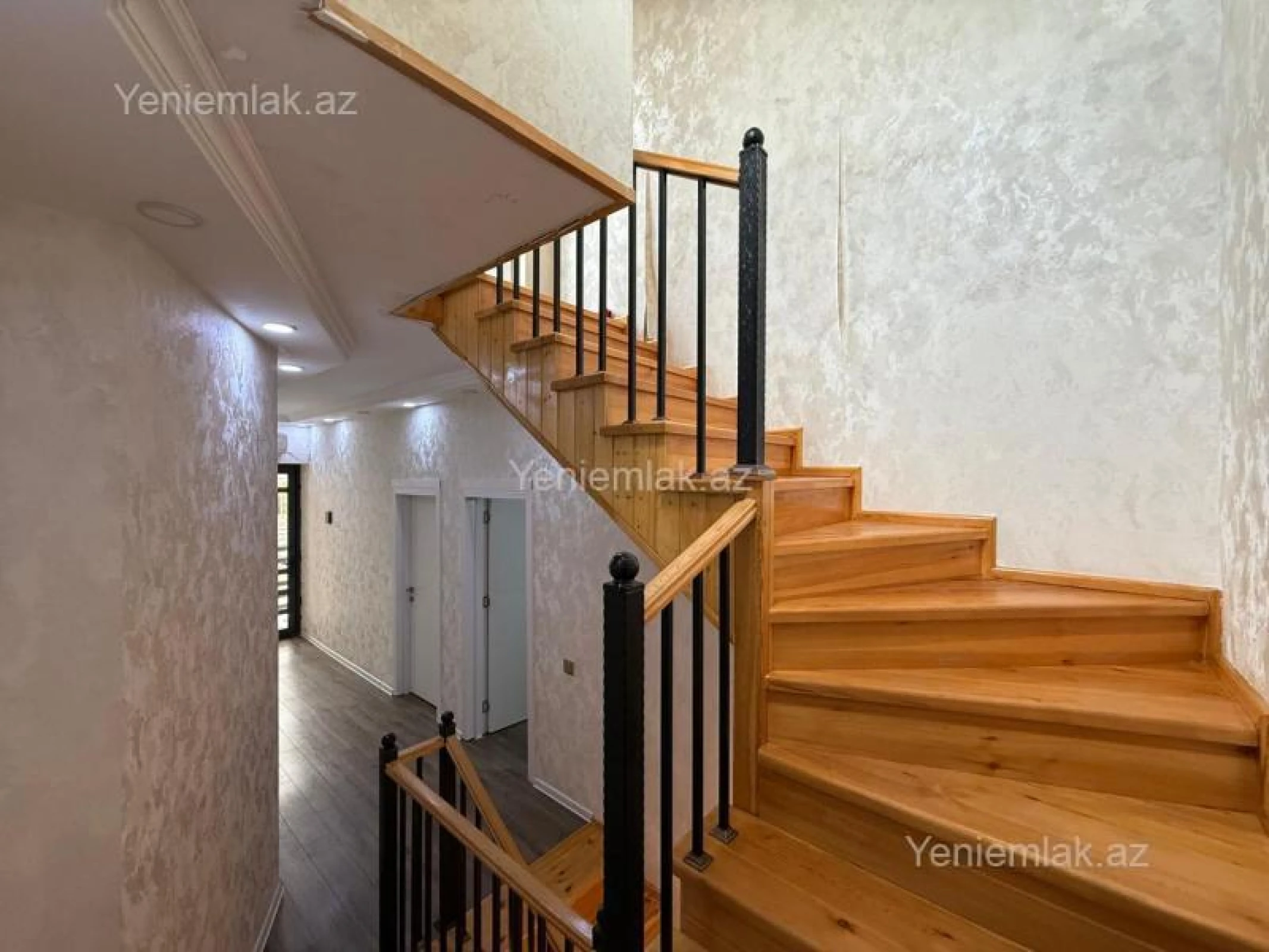 Satılır 6 otaqlı həyət evi 240 m²