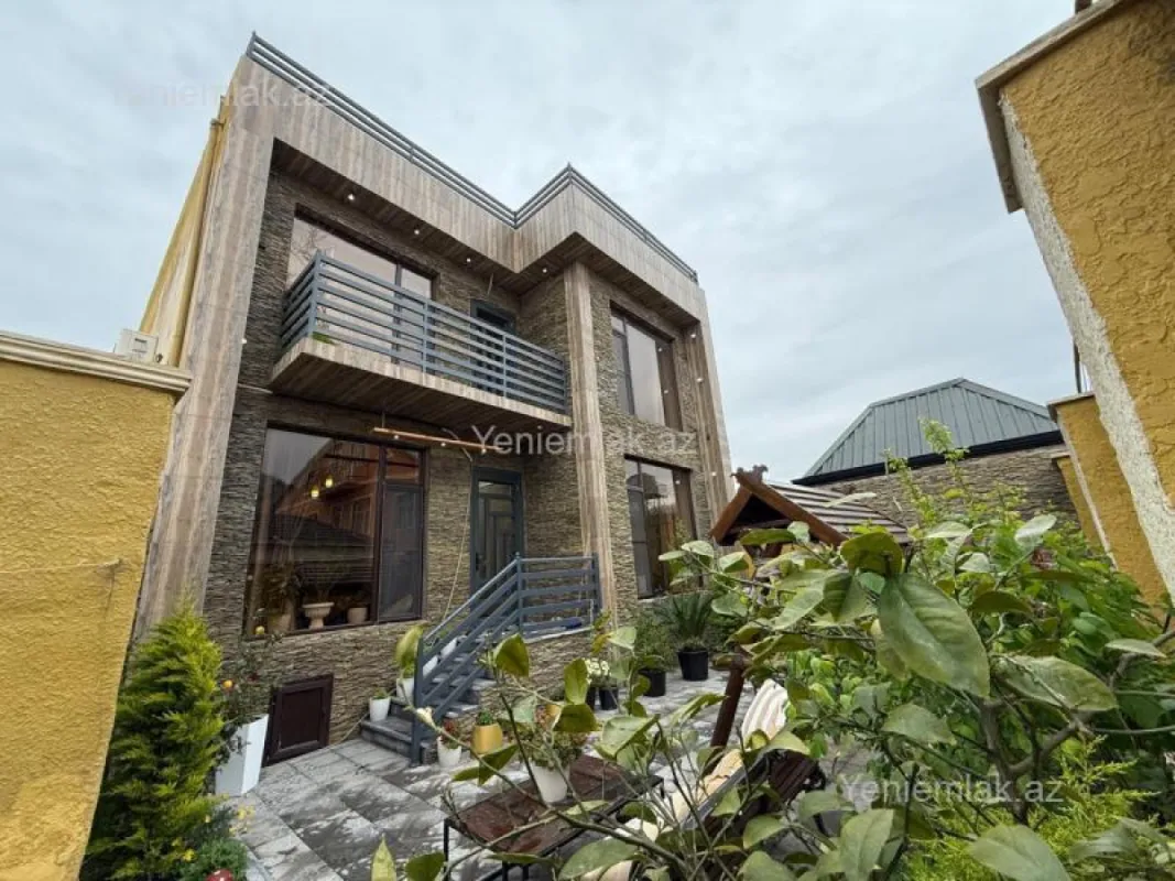 Satılır 6 otaqlı həyət evi 240 m²