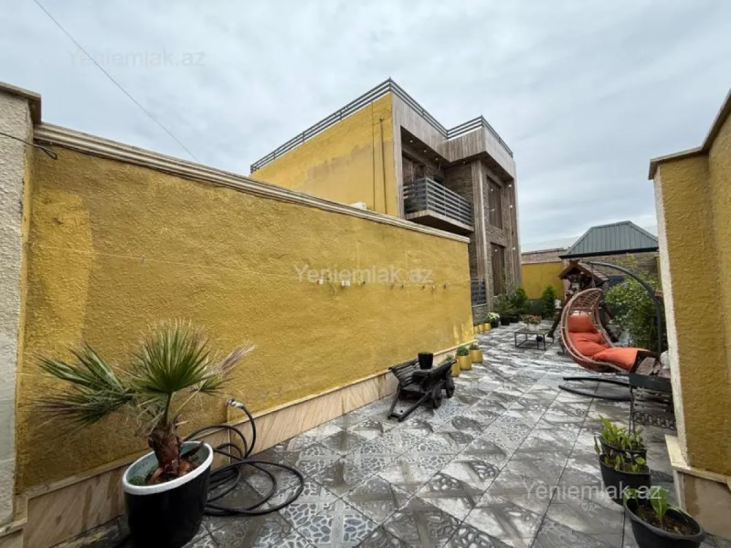 Satılır 6 otaqlı həyət evi 240 m²