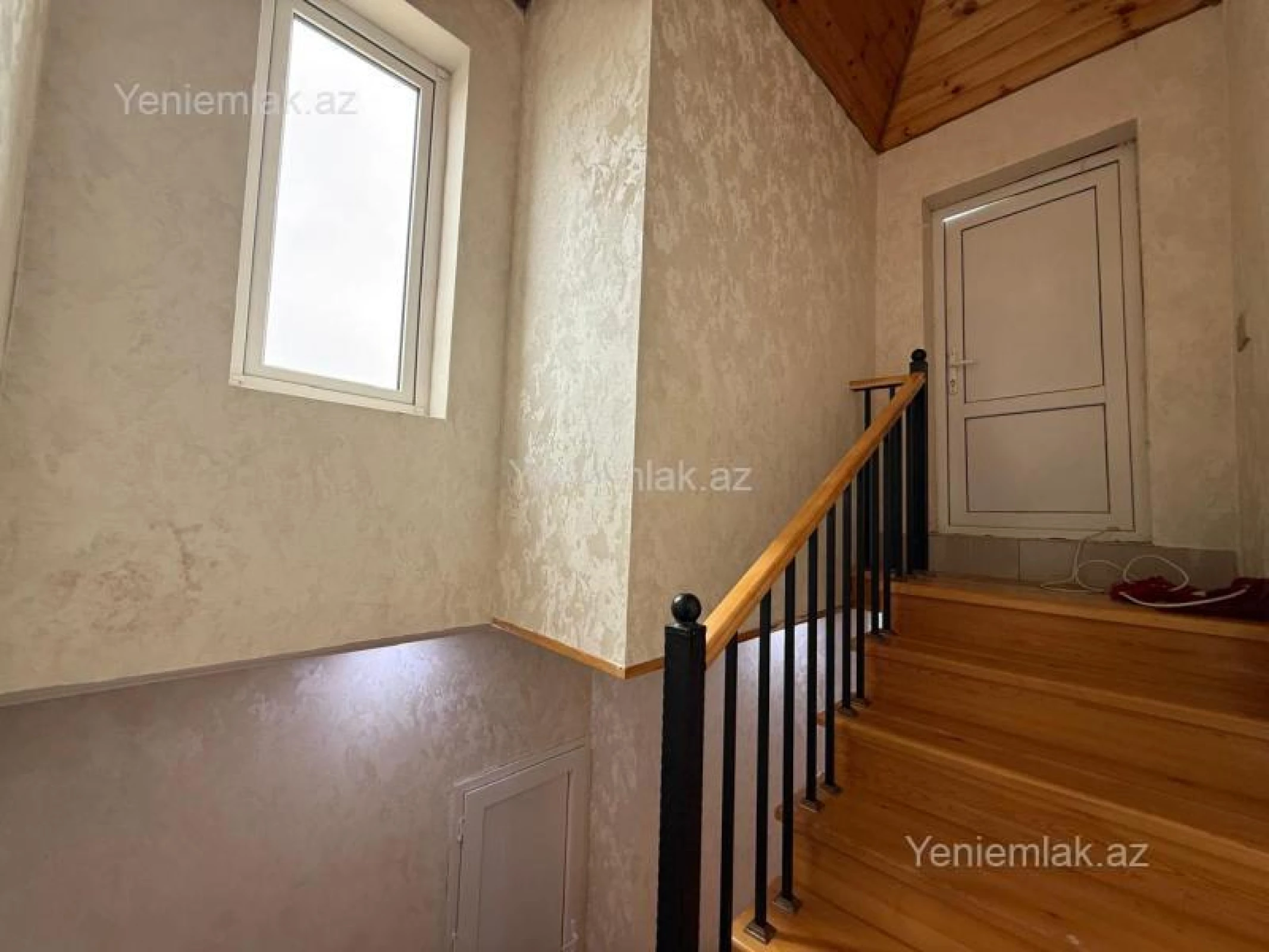Satılır 6 otaqlı həyət evi 240 m²