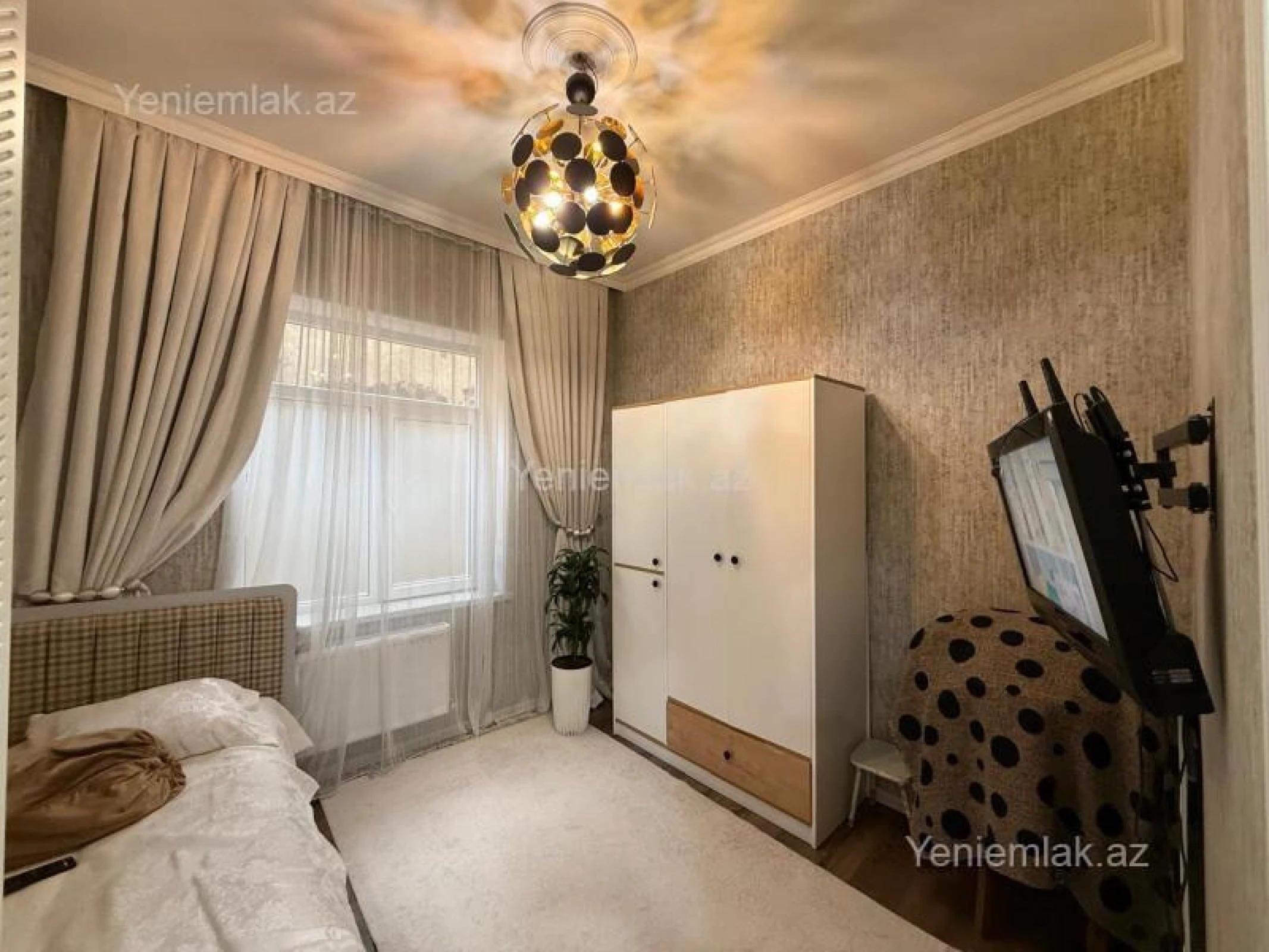 Satılır 6 otaqlı həyət evi 240 m²