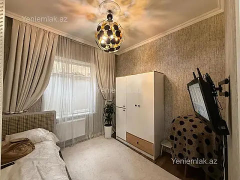 Satılır 6 otaqlı həyət evi 240 m²