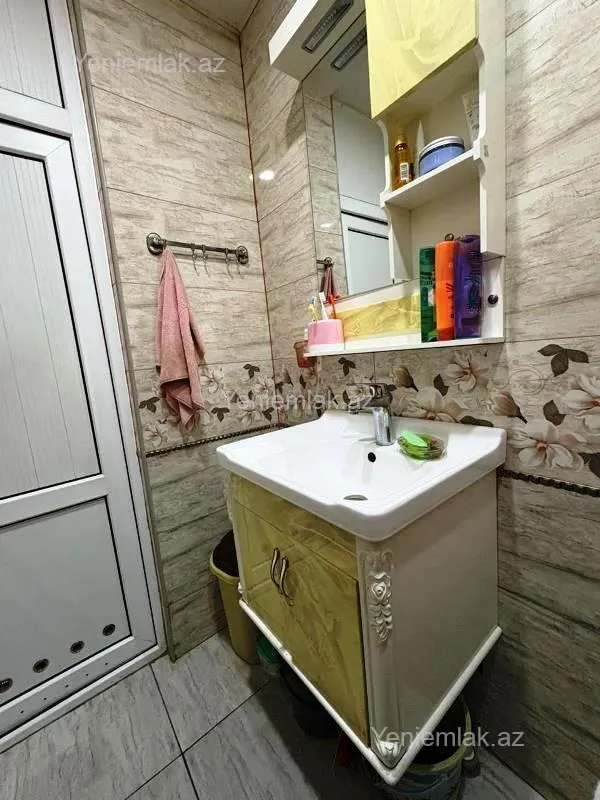 Satılır 2 otaqlı köhnə tikili 60 m²