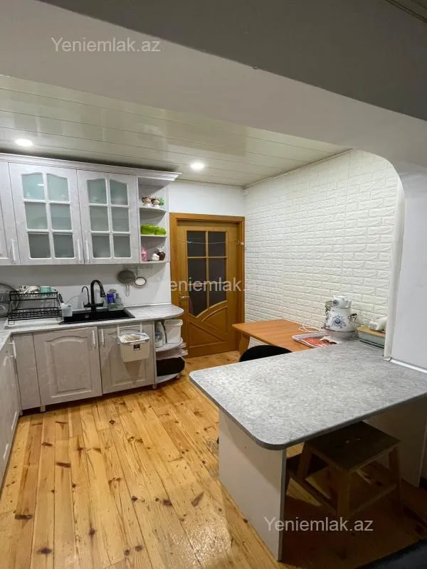 Satılır 3 otaqlı köhnə tikili 80 m²
