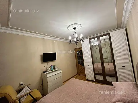 Satılır 3 otaqlı köhnə tikili 80 m²