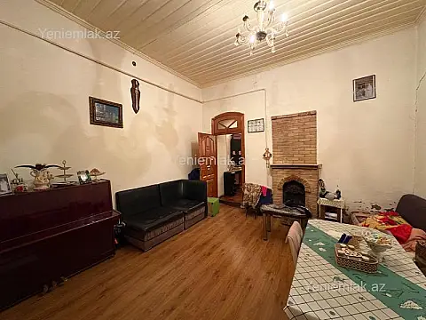 Satılır 4 otaqlı köhnə tikili 85 m²