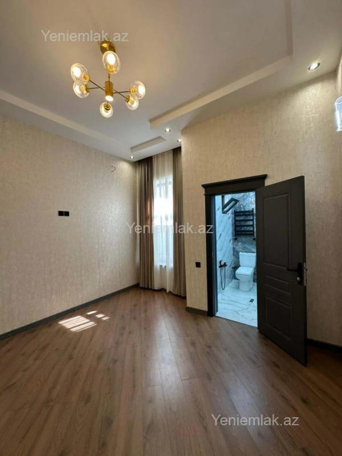 Satılır 5 otaqlı həyət evi 220 m²