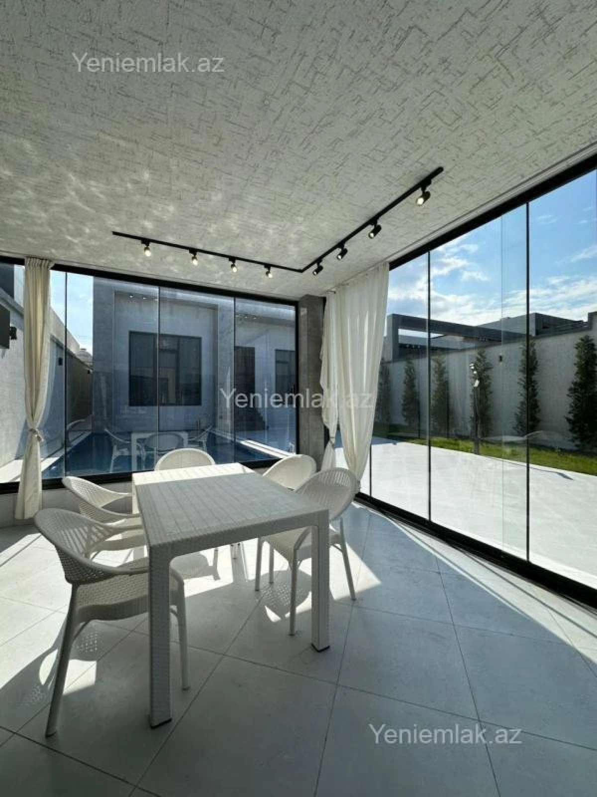 Satılır 5 otaqlı həyət evi 220 m²