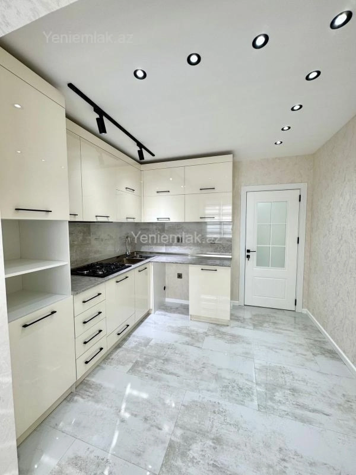Satılır 3 otaqlı köhnə tikili 80 m²