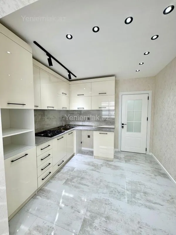 Satılır 3 otaqlı köhnə tikili 80 m²