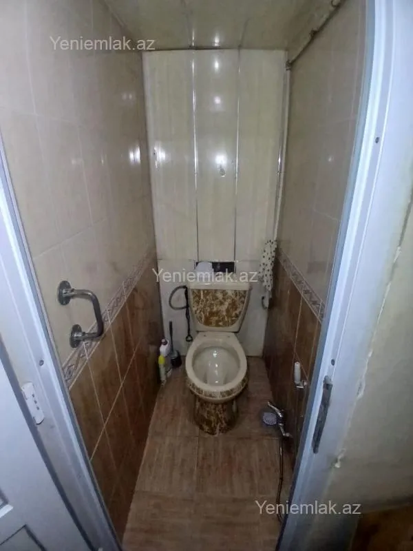 Satılır 2 otaqlı köhnə tikili 65 m²