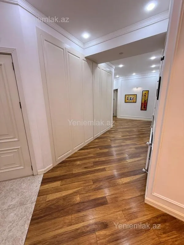 Satılır 4 otaqlı yeni tikili 145 m²